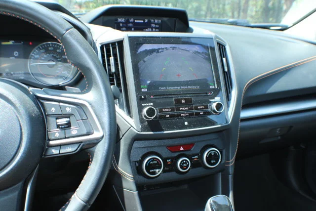 Used 2021 Crystal White Pearl Subaru Limited image 12