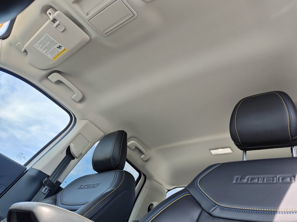 Used 2025 White Ford Lobo Standard image 24