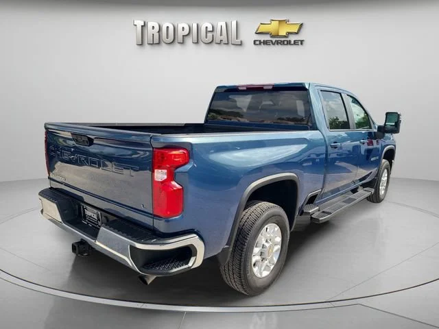 Used 2025 Lakeshore Blue Metallic Chevrolet LT image 5