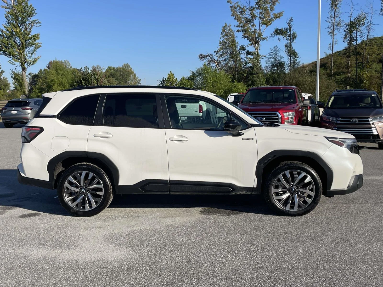 Used 2026 Crystal White Pearl Subaru Touring Hybrid image 28