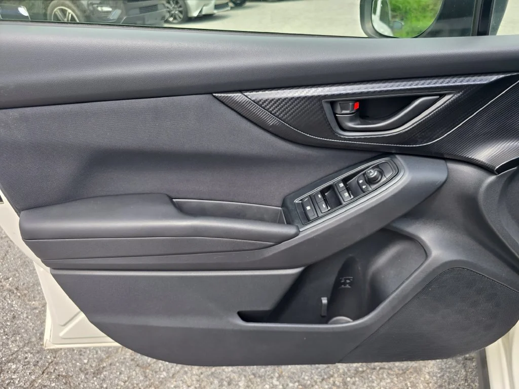 Used 2021 White Subaru Base image 43
