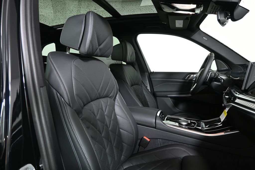 New 2026 Black Sapphire Metallic BMW xDrive40i image 34
