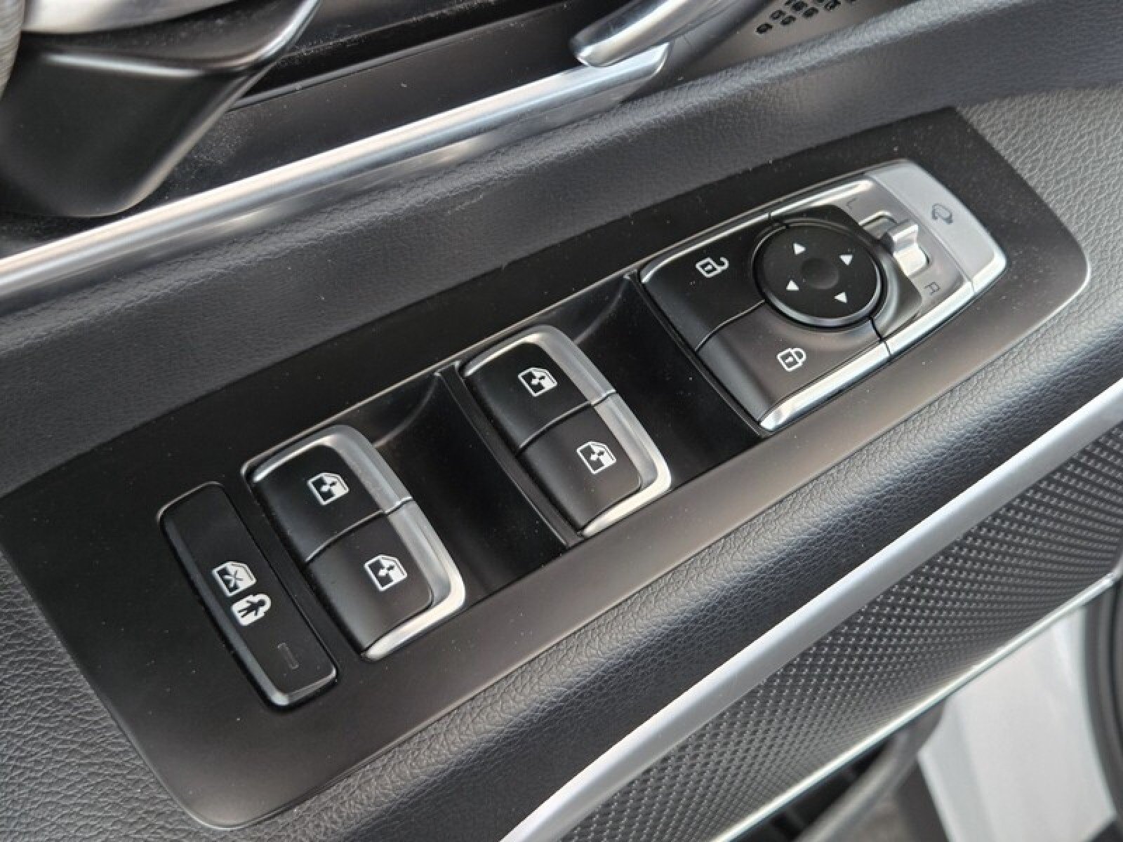 Used 2021 Glacial White Pearl Kia EX image 24