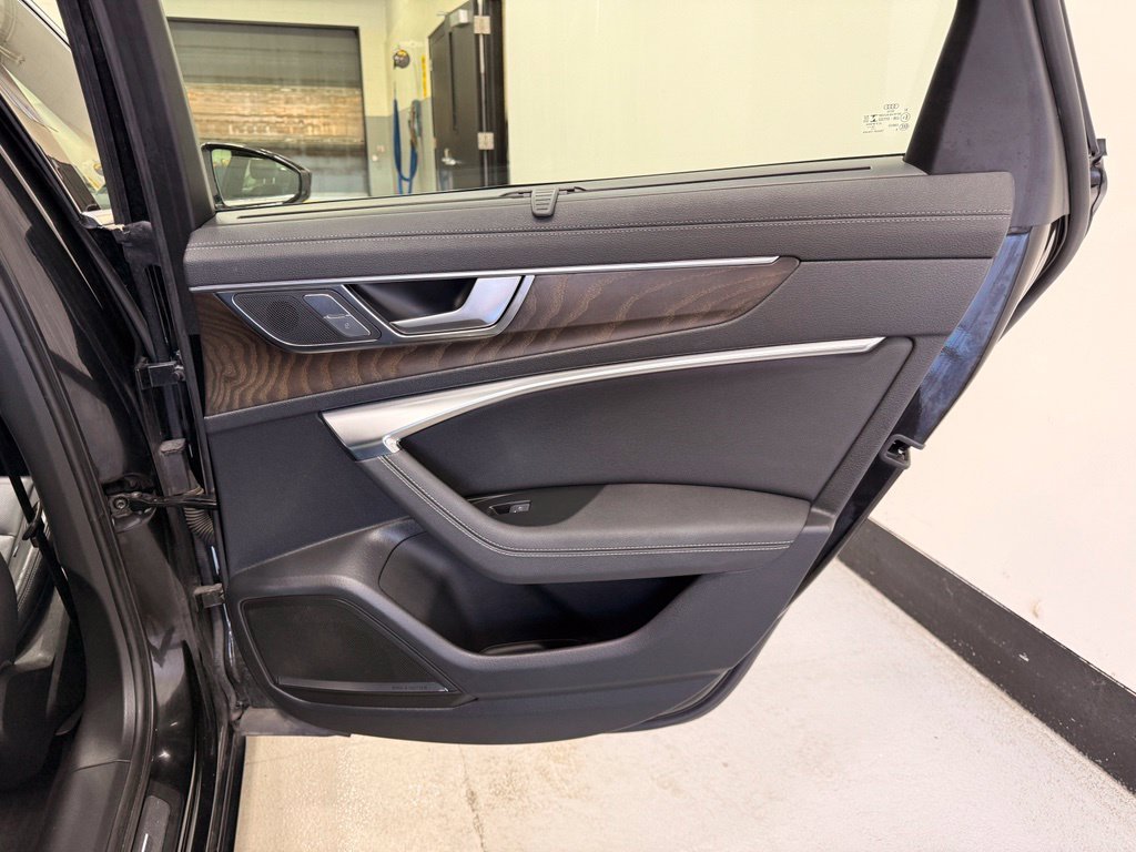 Used 2019 Black Audi quattro image 23