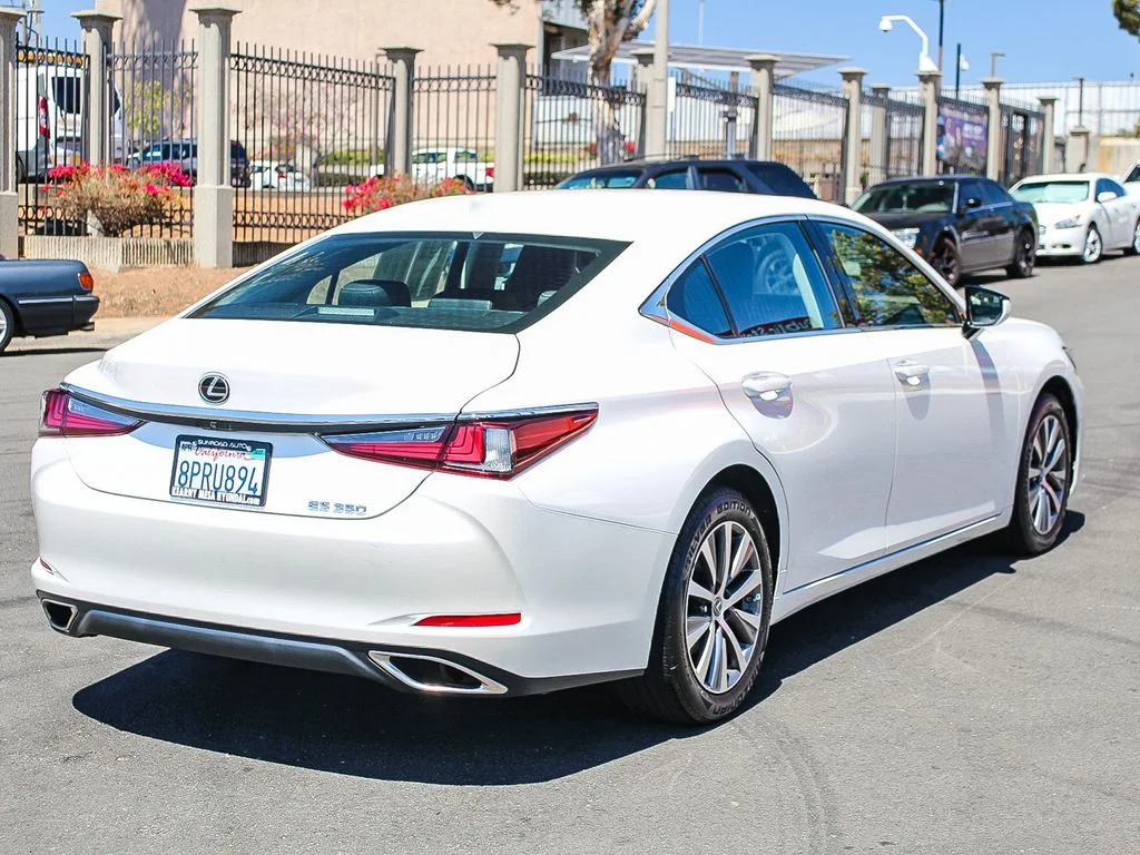 Used 2020 White Lexus 350 image 9