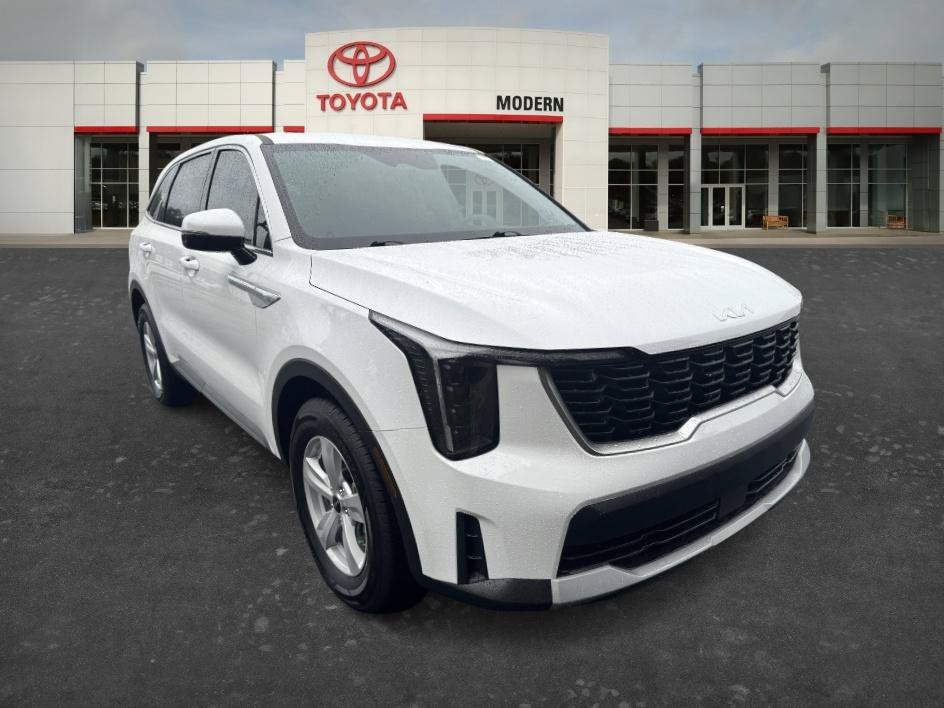 Used 2025 Glacial White Pearl Kia LX image 3