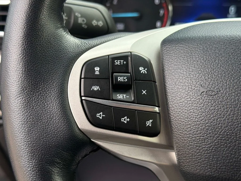 Used 2023 Agate Black Metallic Ford XLT image 33