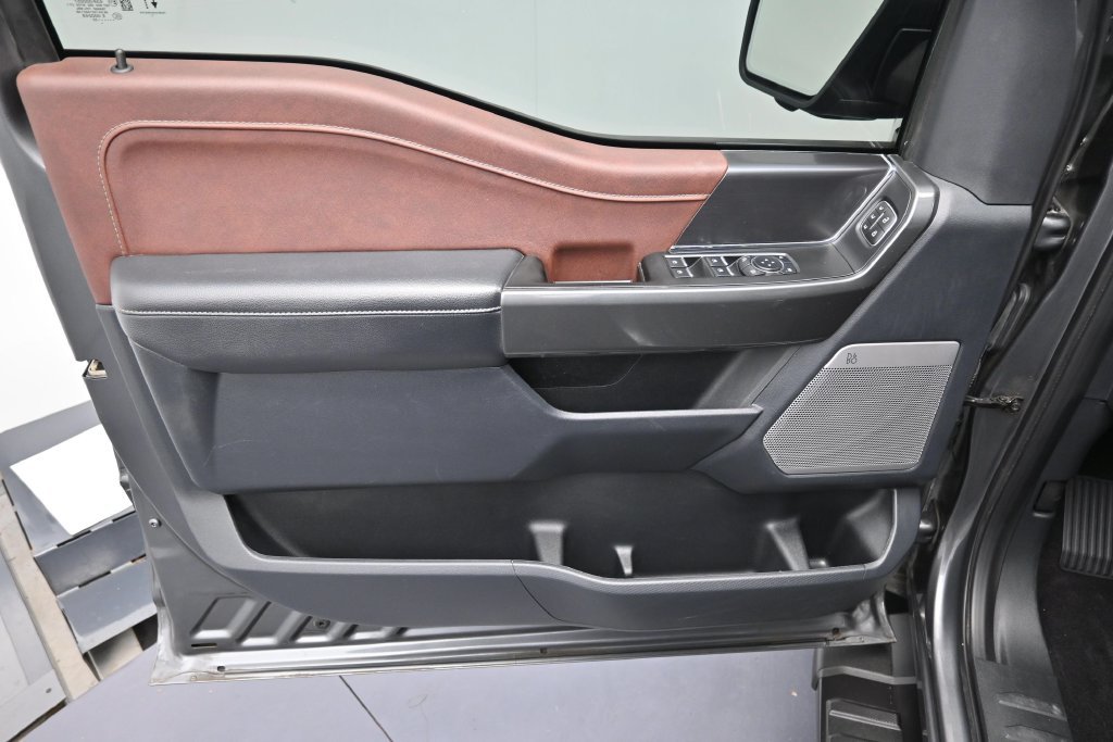 Used 2023 Gray Metallic Ford Lariat image 9