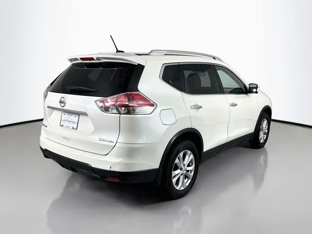 Used 2016 White Nissan SV image 9