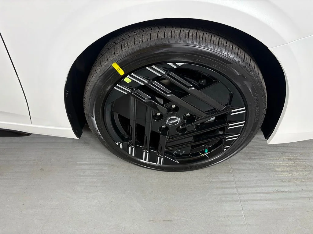 New 2026 Aspen White TriCoat / Super Black Two-tone Nissan SR image 10