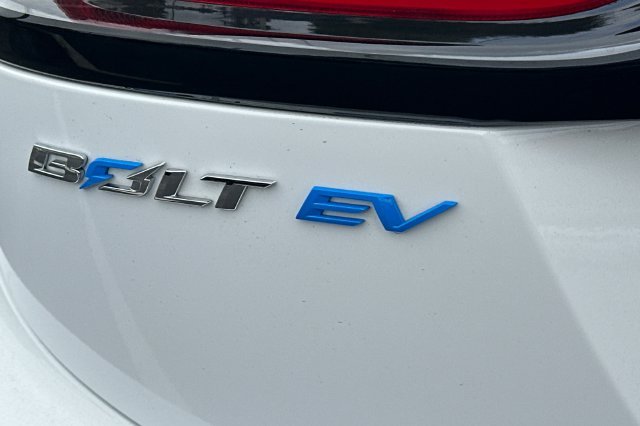 Used 2023 White Chevrolet 1LT image 30