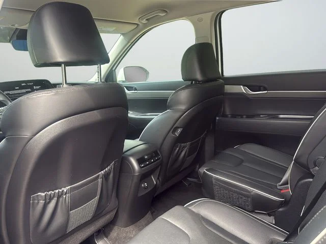 Used 2023 White Hyundai SEL image 23