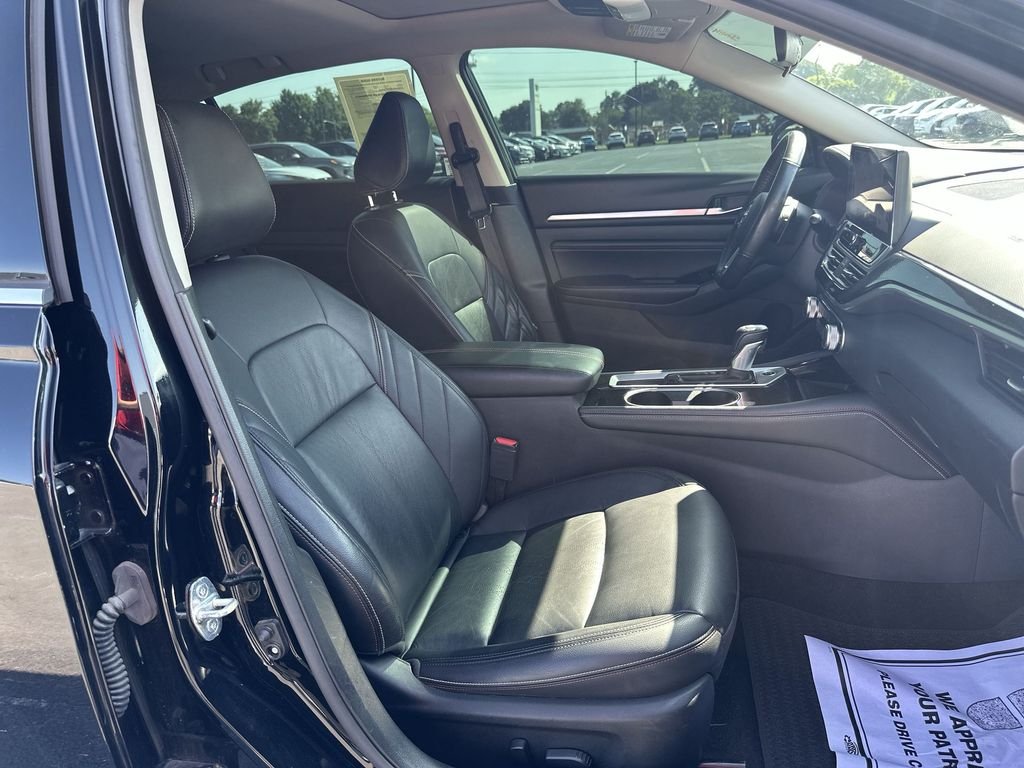 Used 2023 Black Nissan 2.5 SR image 31