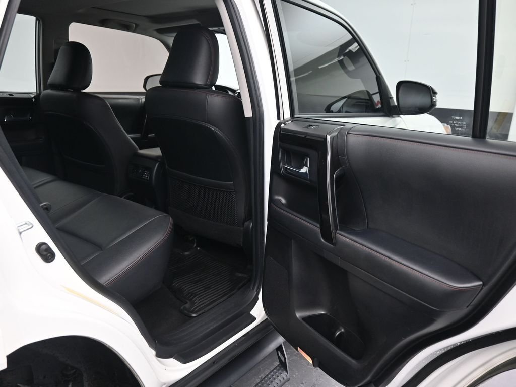Used 2020 White Toyota Venture image 10