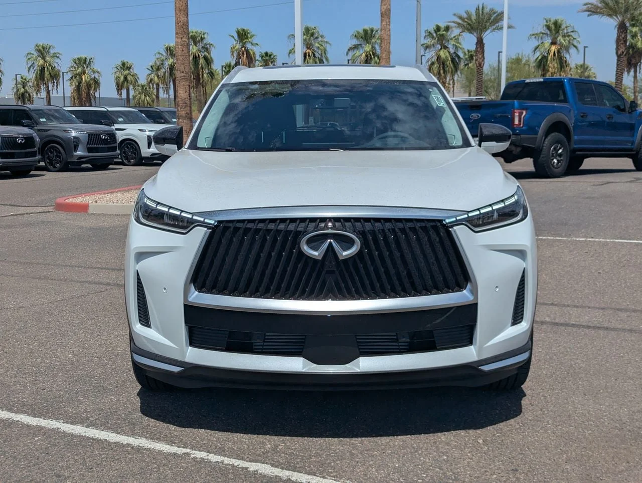 New 2027 RADIANT WHITE INFINITI Luxe AWD image 8