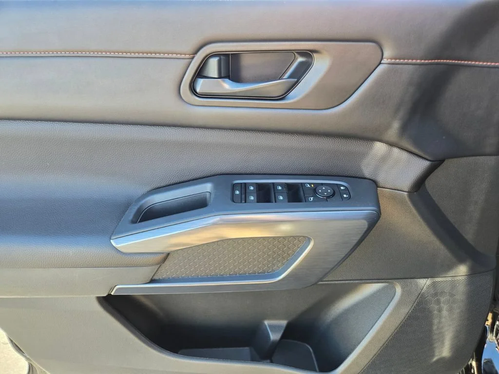 Used 2025 Super Black Nissan Rock Creek image 19