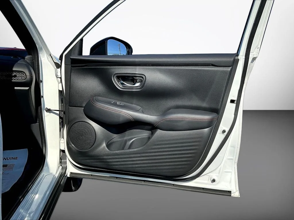Used 2025 Platinum White Pearl Honda Sport image 29