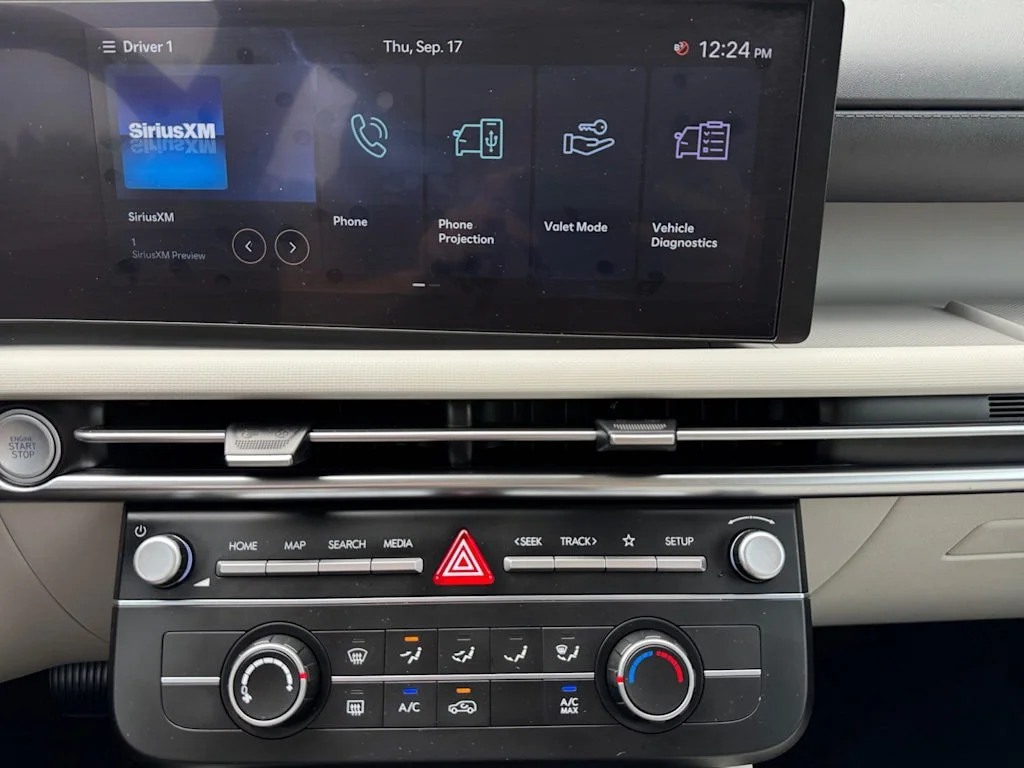 Used 2025 Gray Hyundai SE image 6