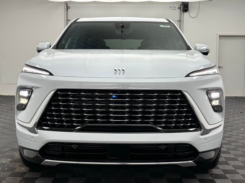 New 2026 Iridescent White Tricoat Buick Avenir image 18