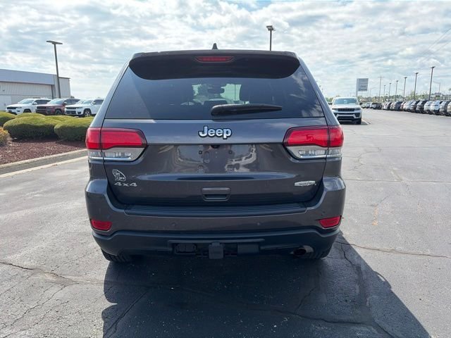 Used 2020 Granite Crystal Metallic Clearcoat Jeep Laredo image 3