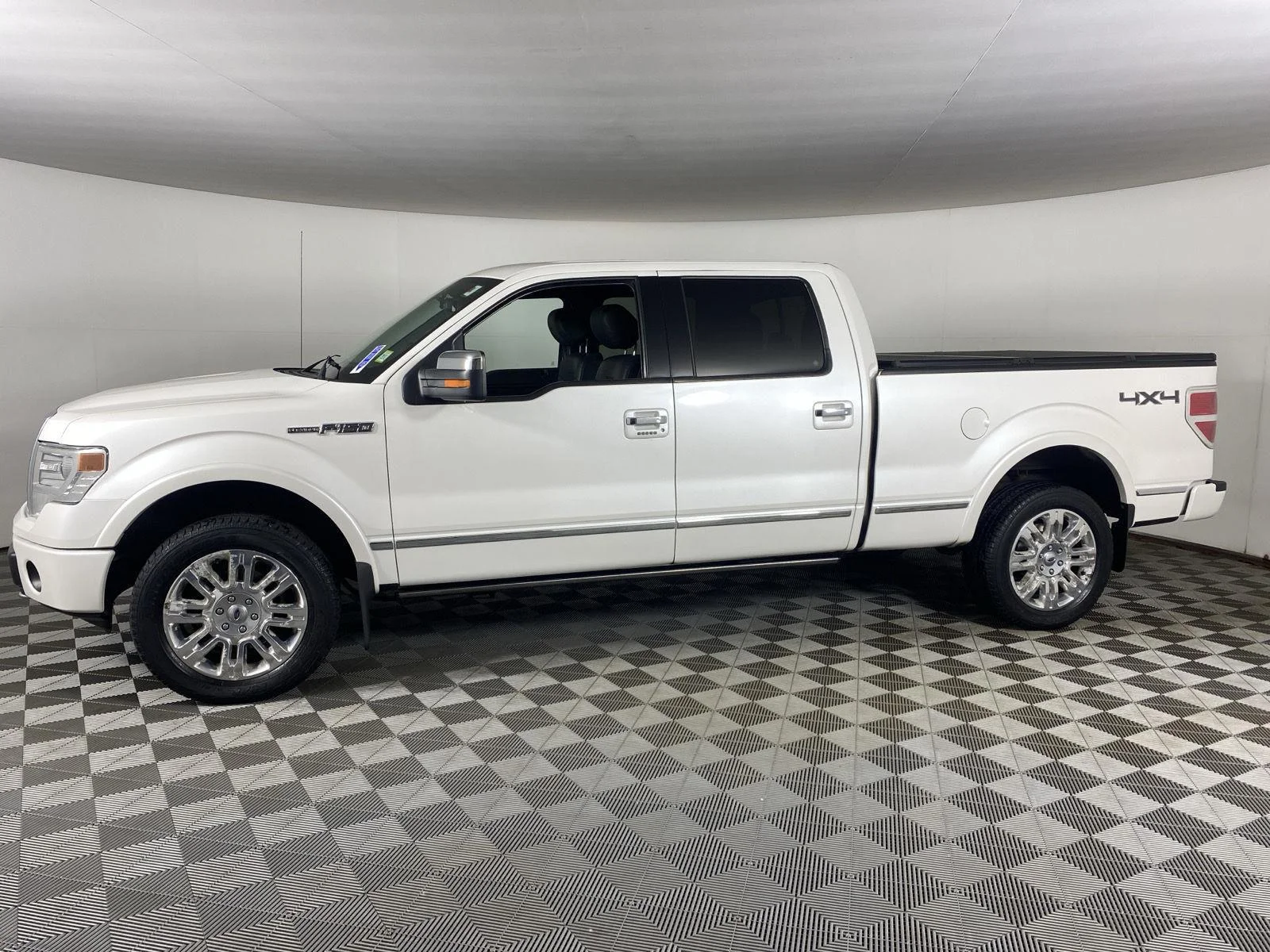Used 2014 White Platinum Metallic Tri-Coat Ford  image 14