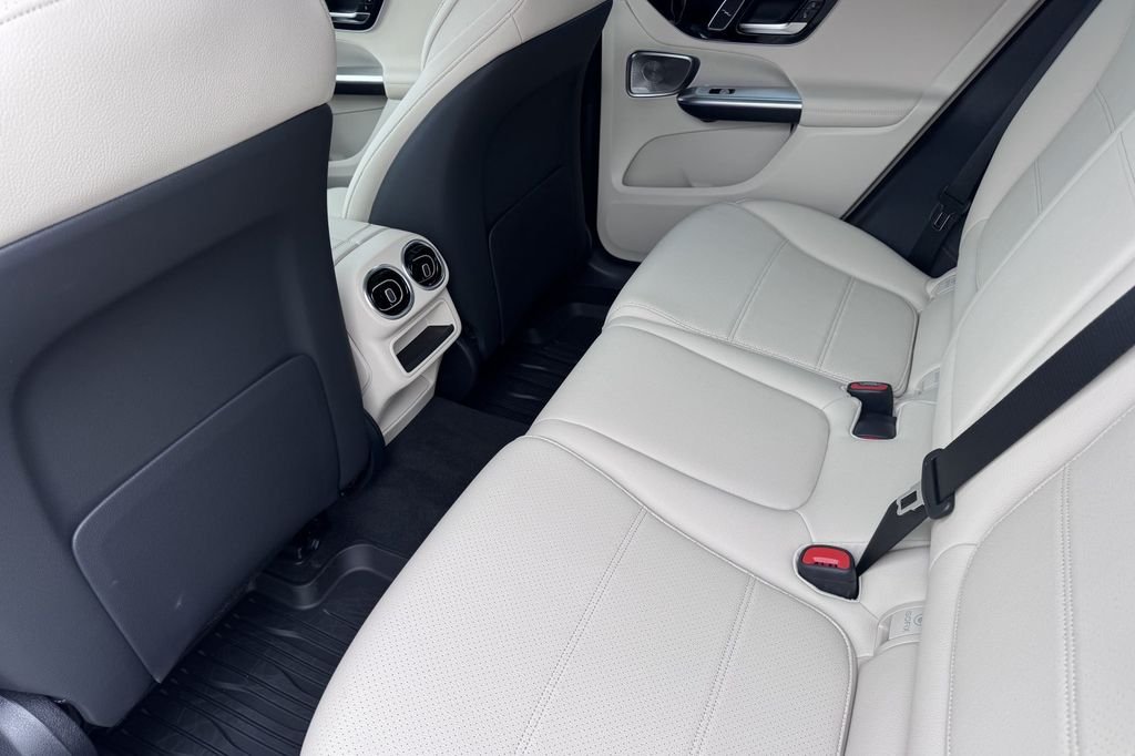 Used 2026 Verde Silver Metallic Mercedes-Benz GLC 350e image 14
