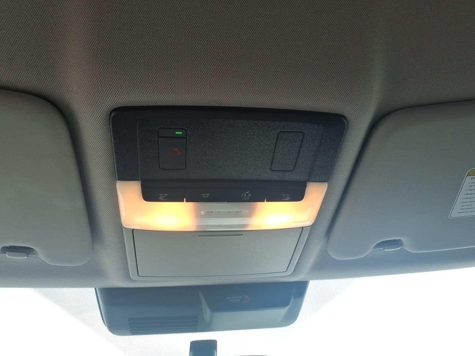 Used 2024 White Diamond/Black Roof Mitsubishi SE image 28