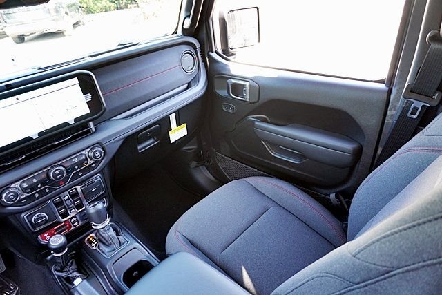 New 2026 Granite Crystal Metallic Clear-Coat Exterior Paint Jeep Rubicon image 25