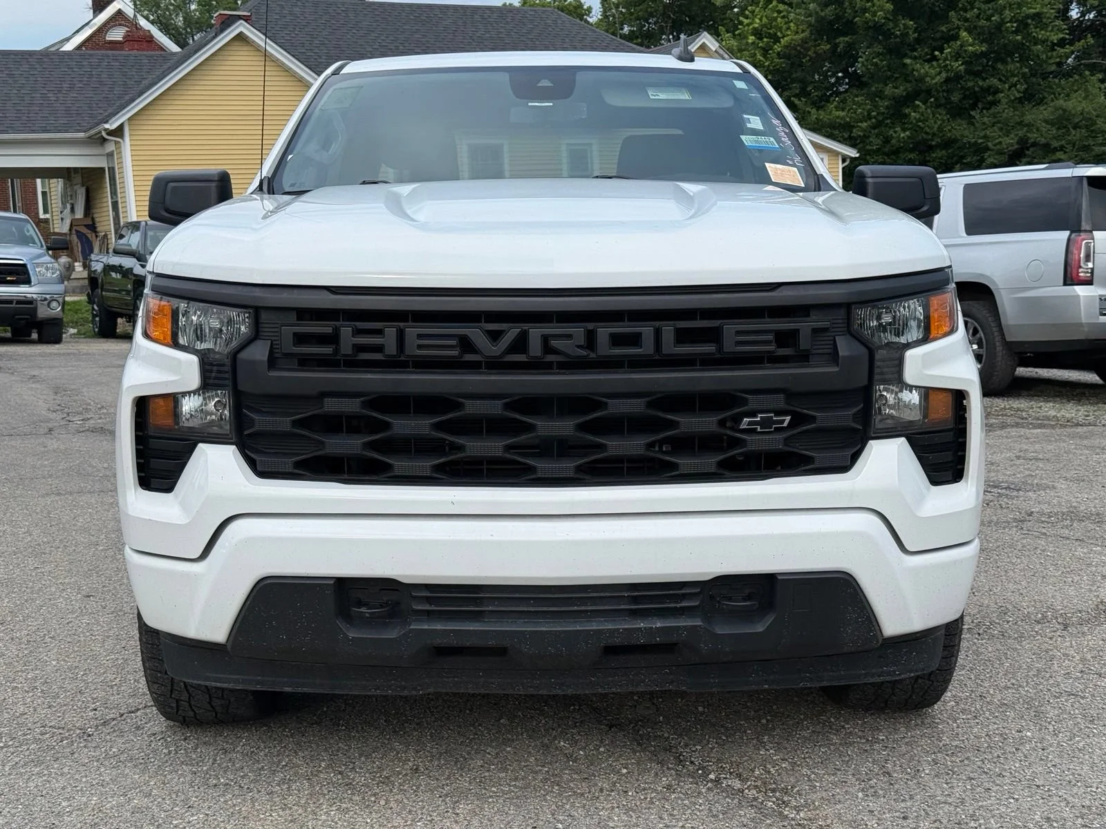 Used 2022 Summit White Chevrolet Custom image 9