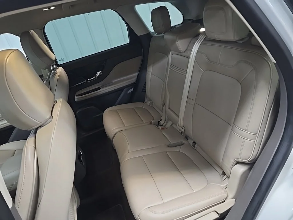 Used 2023 White Lincoln Standard image 33