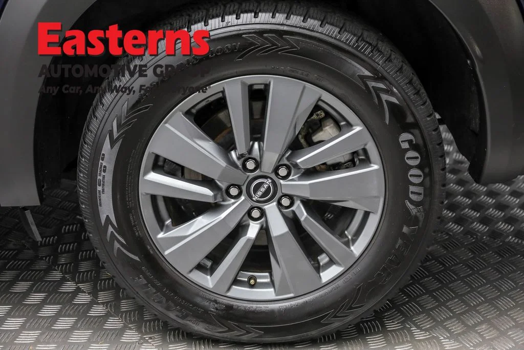 Used 2022 Blue Nissan S image 8