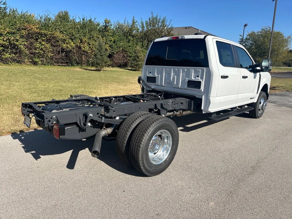 New 2026 Oxford White Ford F-350® XL image 7