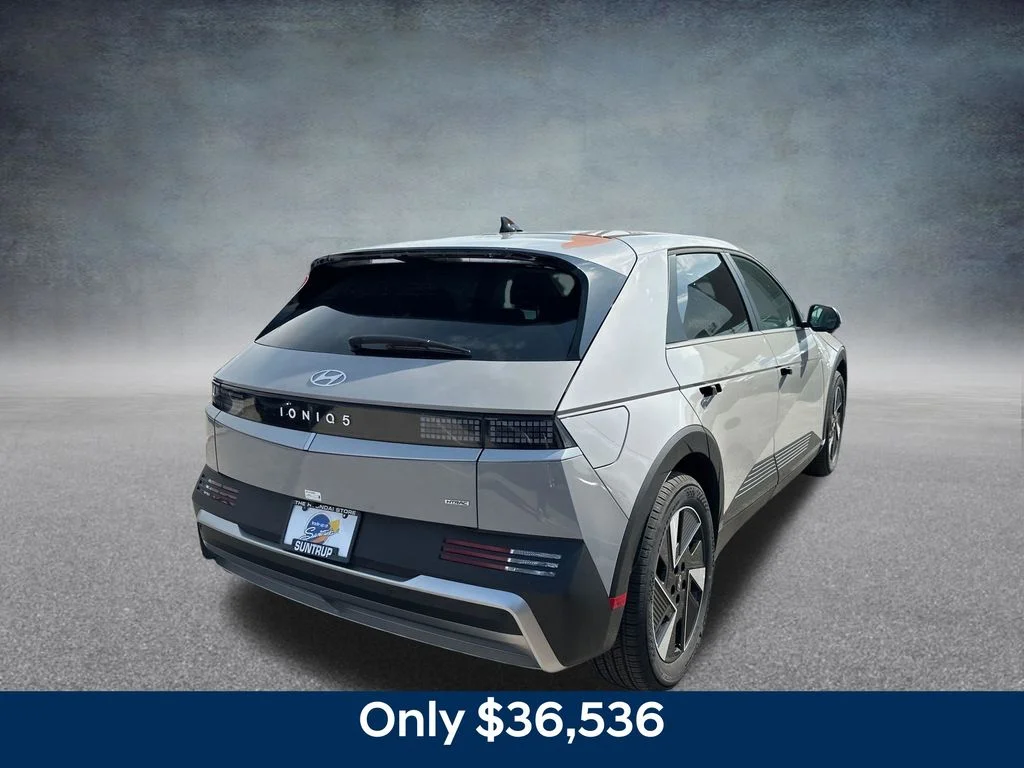 New 2025 Cyber Gray Hyundai SE image 5