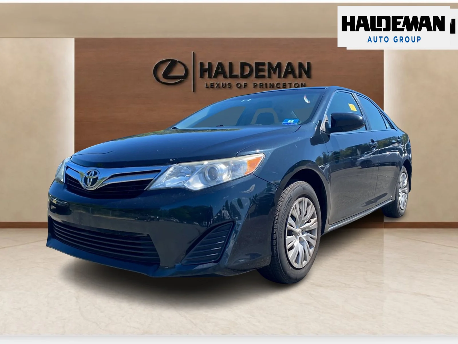 Used 2012  Toyota LE image 2