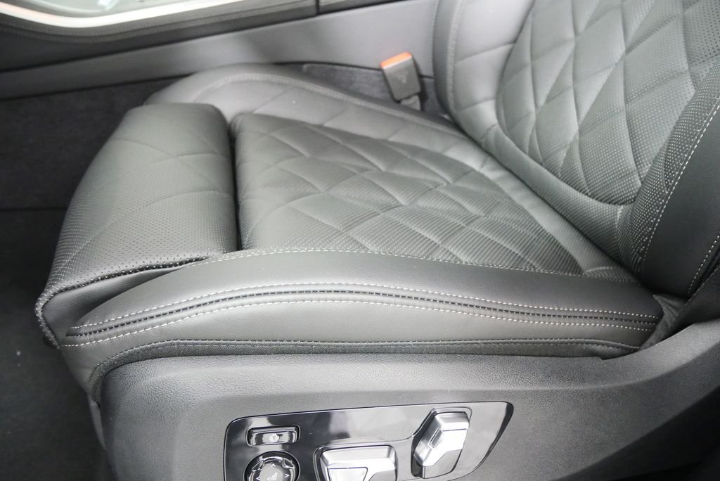 Used 2026 Dravit Grey Metallic BMW xDrive50e image 10