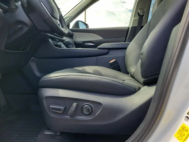 New 2026 Wind Chill Pearl Toyota Platinum image 16