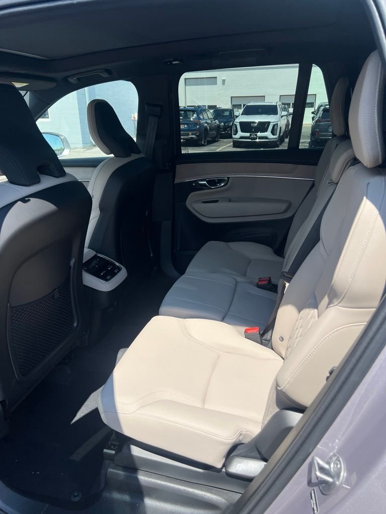New 2026 Silver Volvo B6 Plus 7-Seater image 11