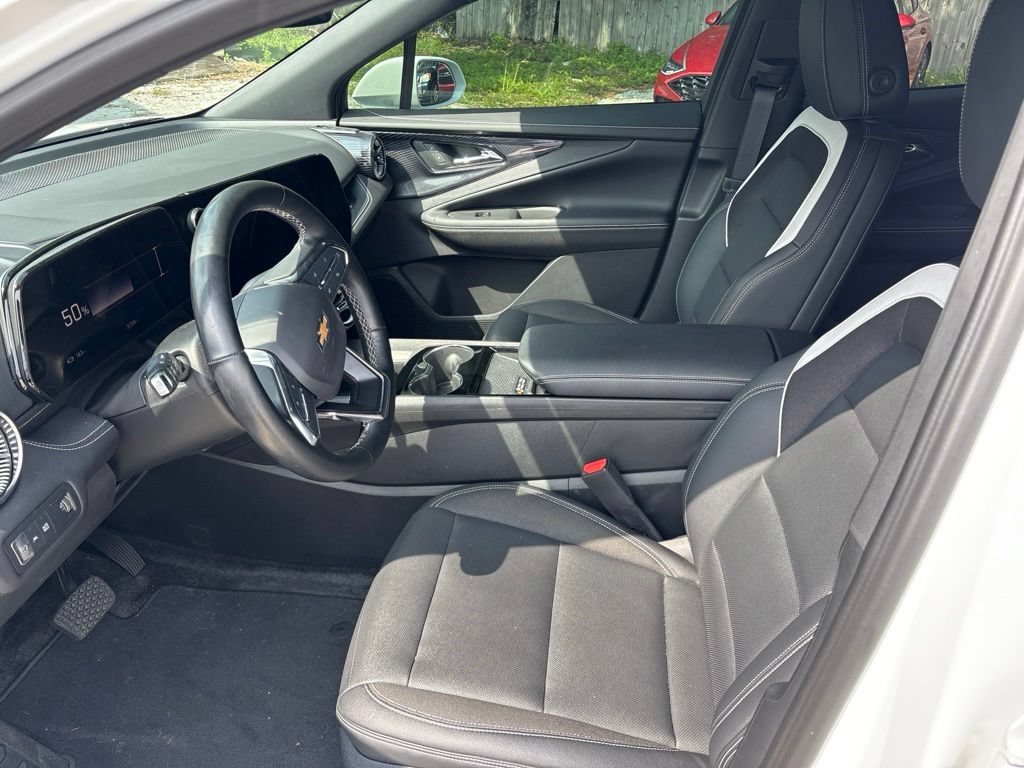 Used 2024 Summit White Chevrolet LT image 8