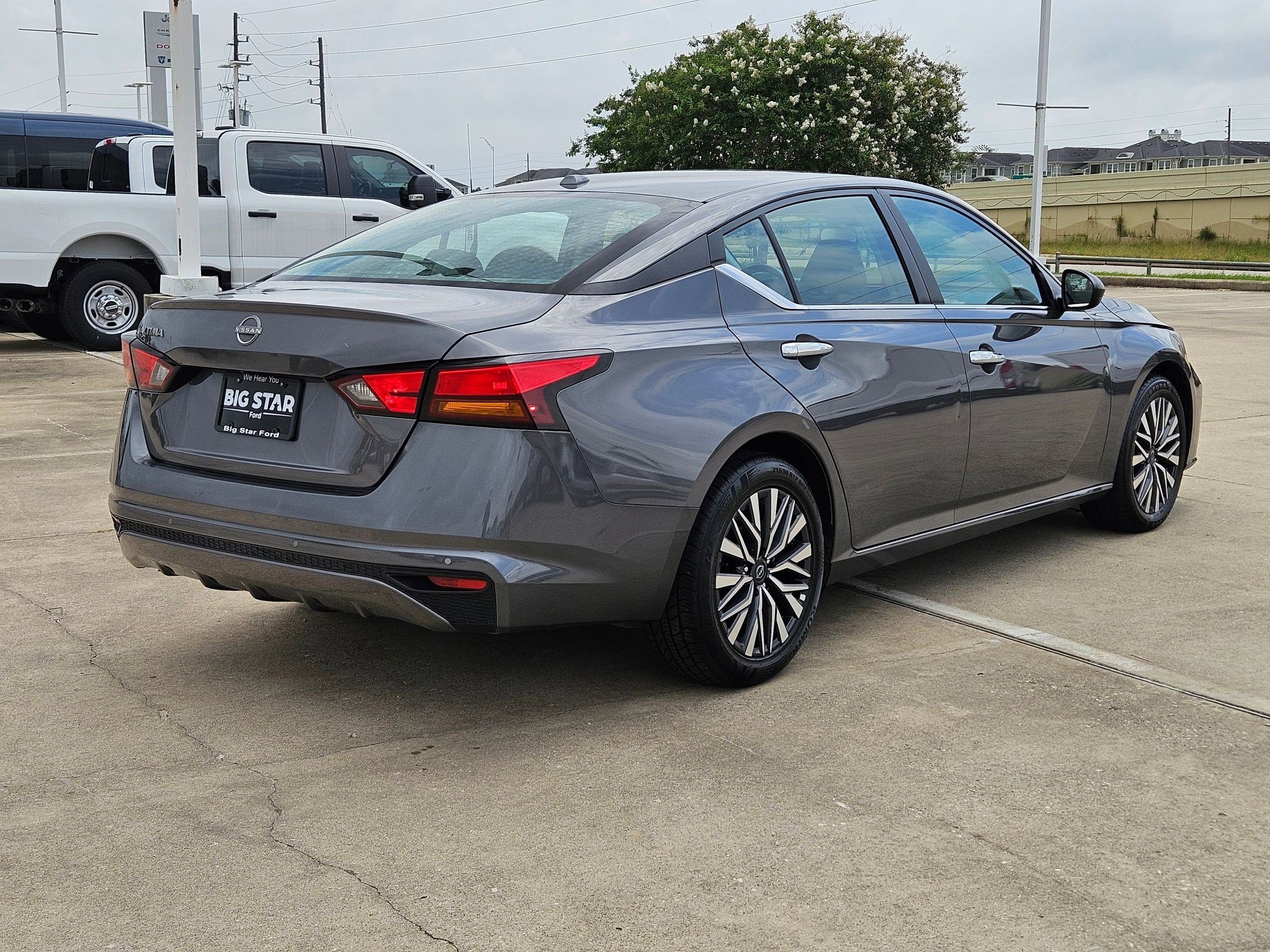 Certified Used 2025 Gun Metallic Nissan 2.5 SV image 3