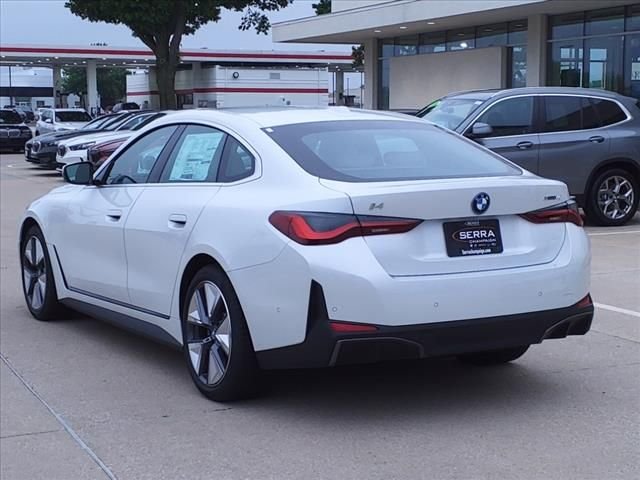 Used 2024 Mineral White Metallic BMW xDrive40 image 11