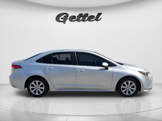 Certified Used 2020 CLASSIC SILVER MET Toyota  image 4