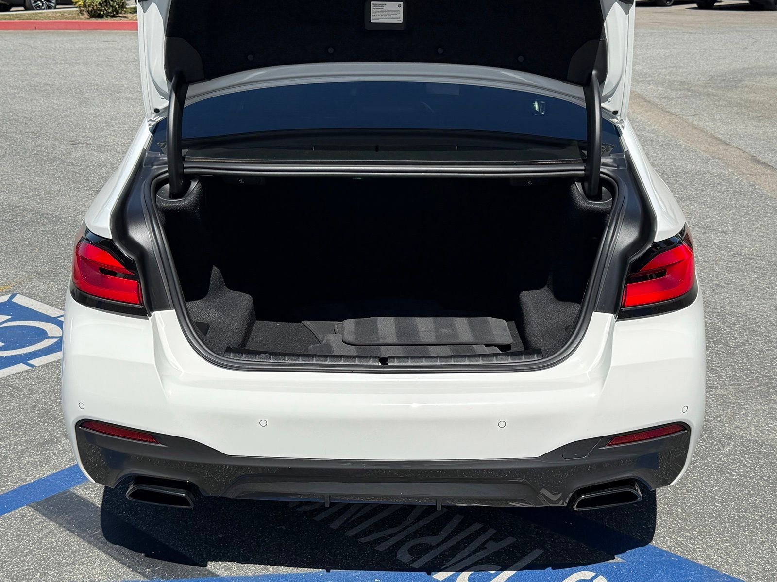 Used 2023 Alpine White BMW 540i image 17