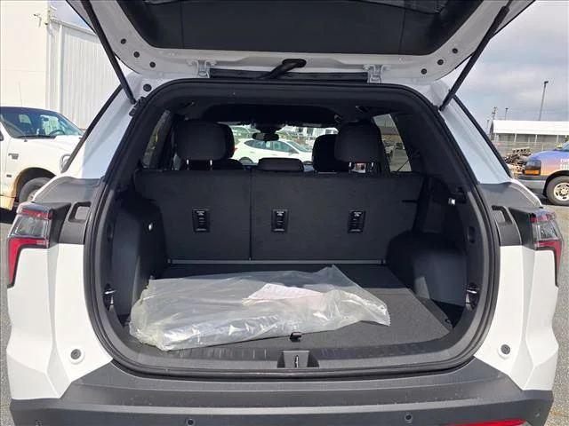 New 2027 Summit White Chevrolet FWD LT image 29