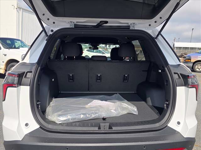 New 2027 Summit White Chevrolet FWD LT image 29