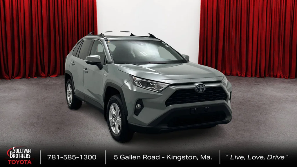 Certified Used 2021 Green Toyota XLE image 3
