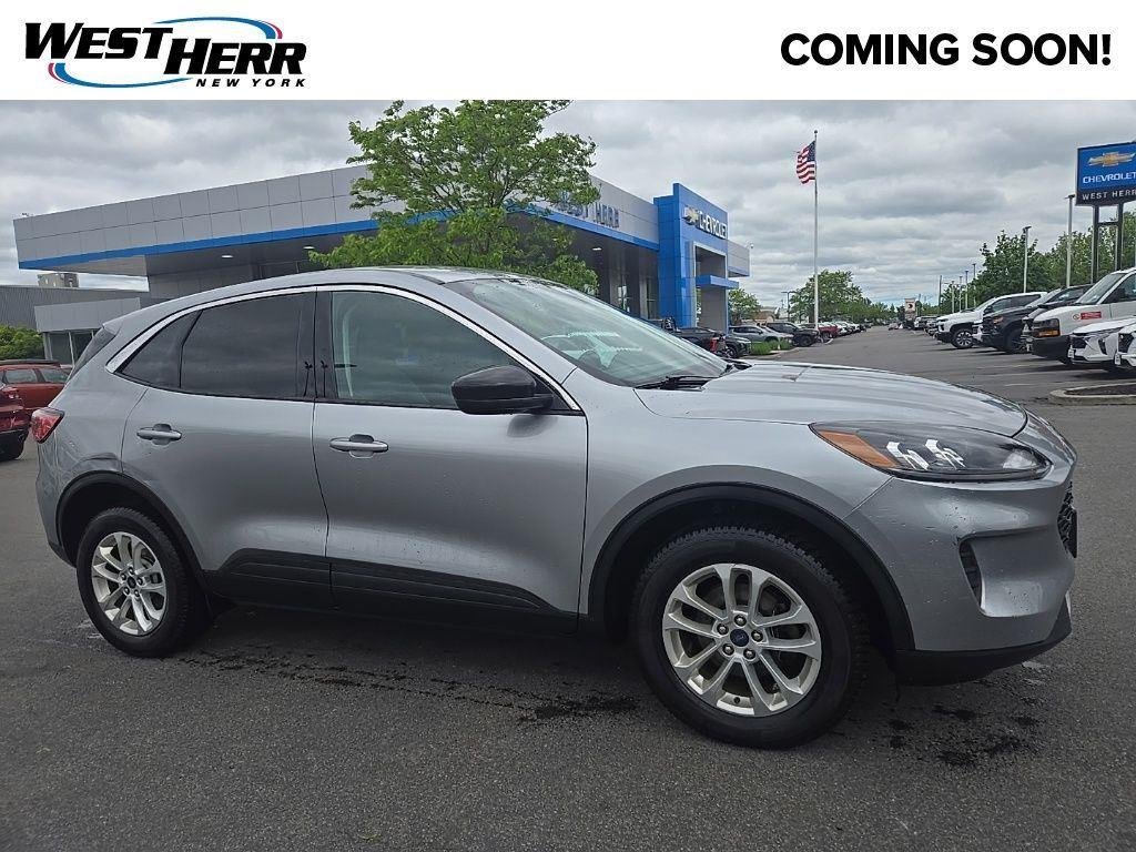 Used 2022 Silver Metallic Ford SE image 1