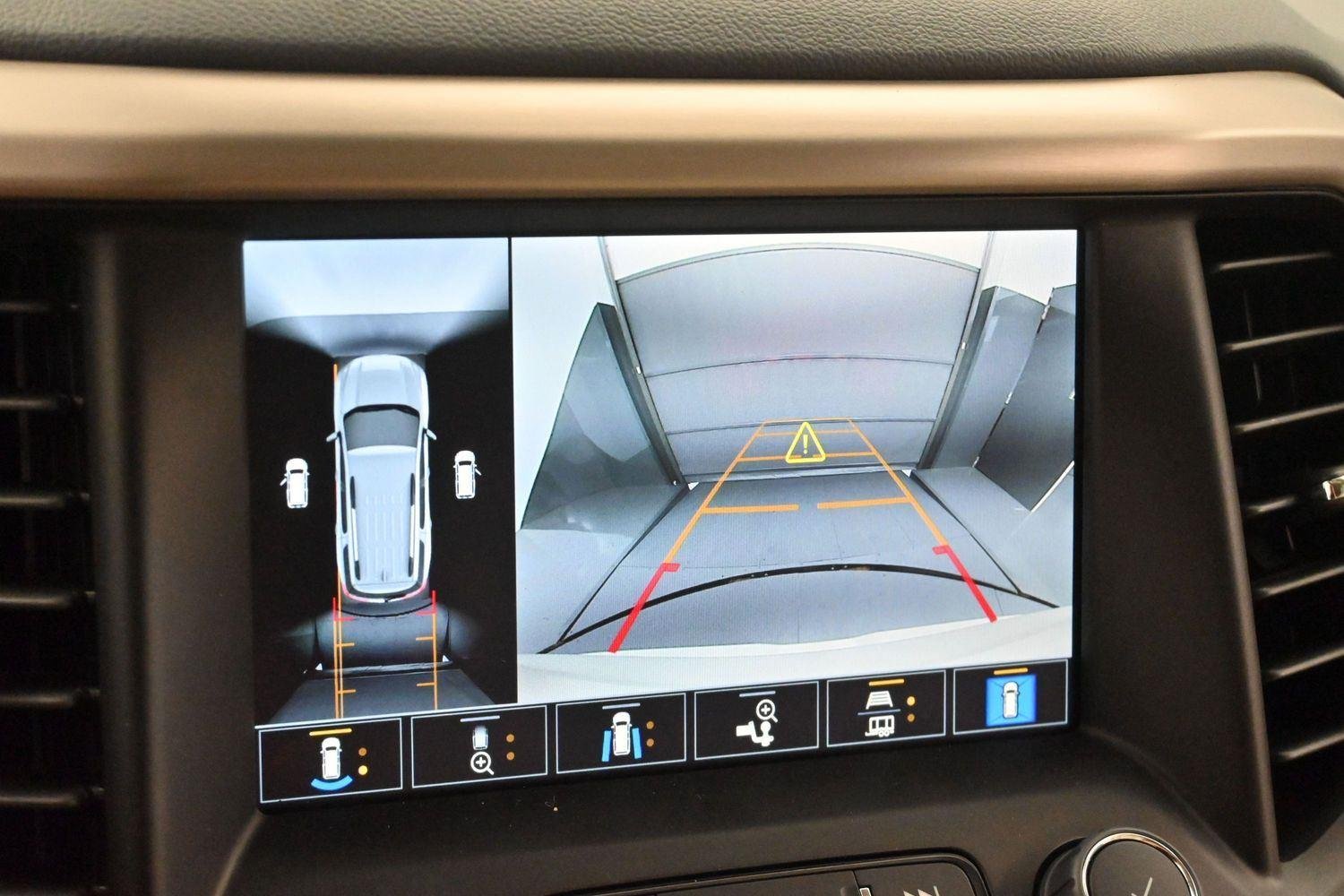 Used 2023 White Frost Tricoat GMC Denali image 25