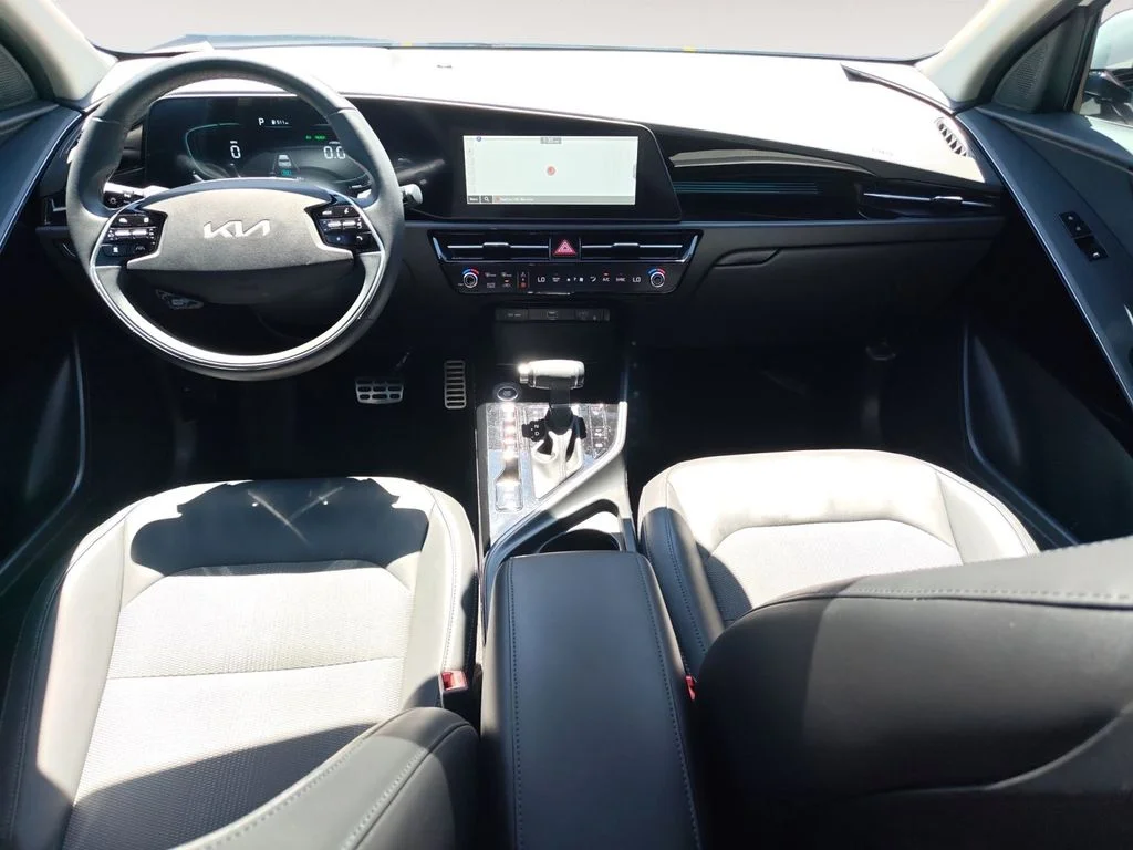 Used 2023 White Kia EX Touring image 10