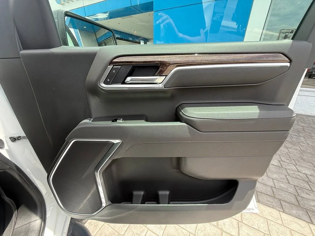 New 2026 Summit White GMC Elevation image 17