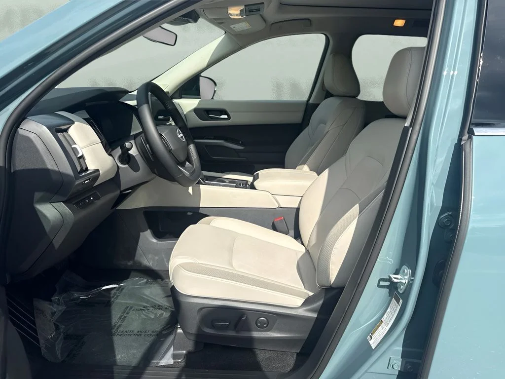Used 2026 Green Nissan SL image 9